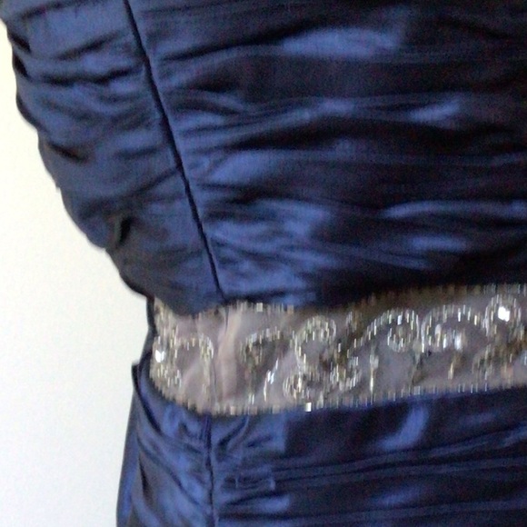 BADGLEY MISCHKA
Silk Long Dress, Size 6 - Picture 7 of 8